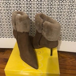 A pair of Joan&David ankle boot brand new never worn